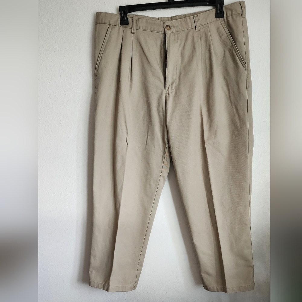 George Men's Khaki Dress Pants Zip close Pockets.    Sz 40